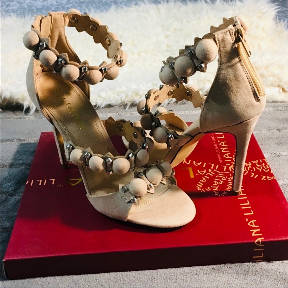 🔥♥️NIB Nude Sandals with decorative balls & metallic rivets - Picture 2 of 15